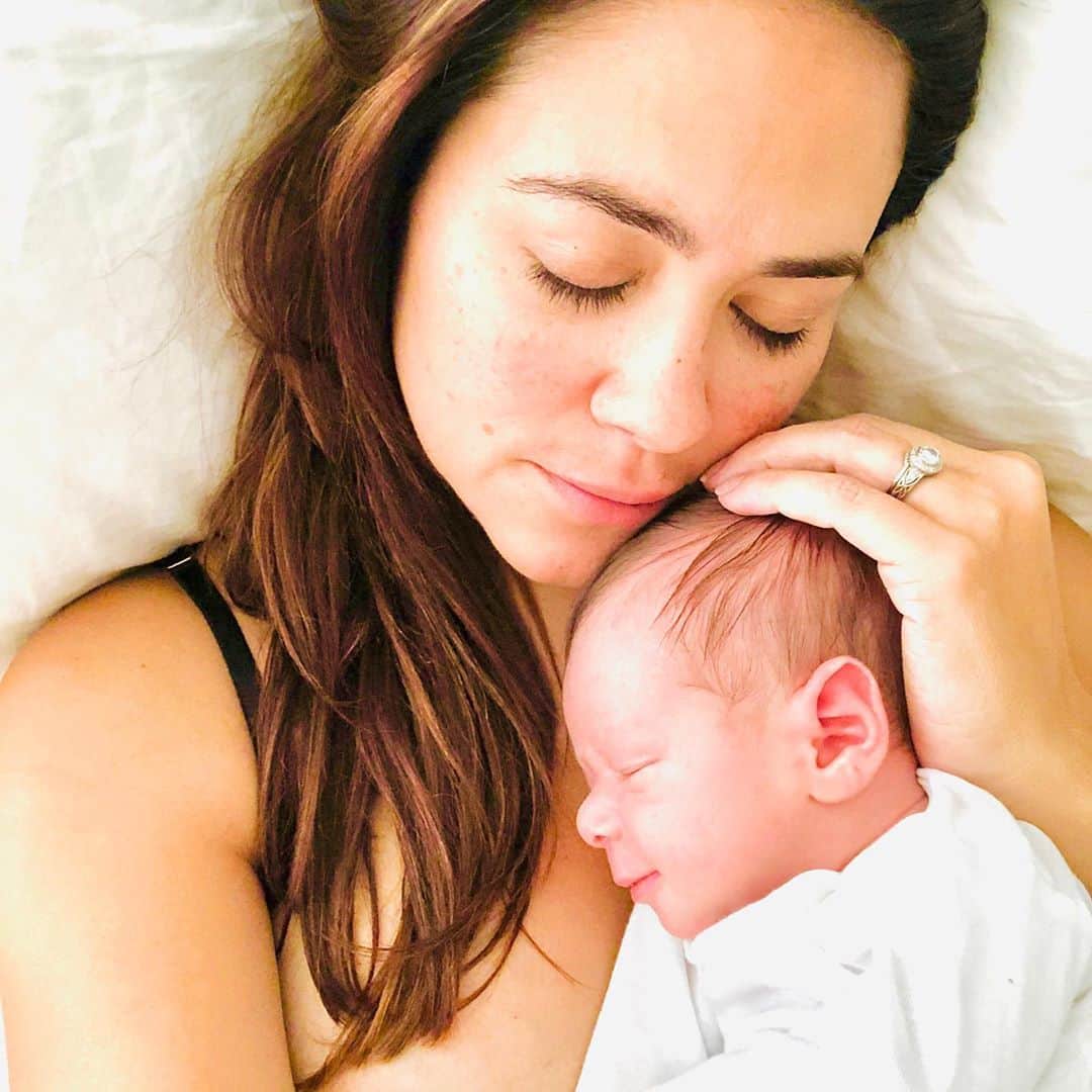 カミーユ・グアティのインスタグラム：「I finally get to celebrate this day! The Lord knows how long I waited. I thank God for giving me the faith to fight and my husband for standing by my side. There were many moments when I thought this day would never come. But here WE are!  If you want to be a mother you will and you can. The road is not always straight. There are many different paths to get here. Be open... #IVF #donoregg #adopt #foster .  #happymothersday to all. And a special prayer for the ones who are fighting and the ones who have lost we love you, we see you and we celebrate you.」