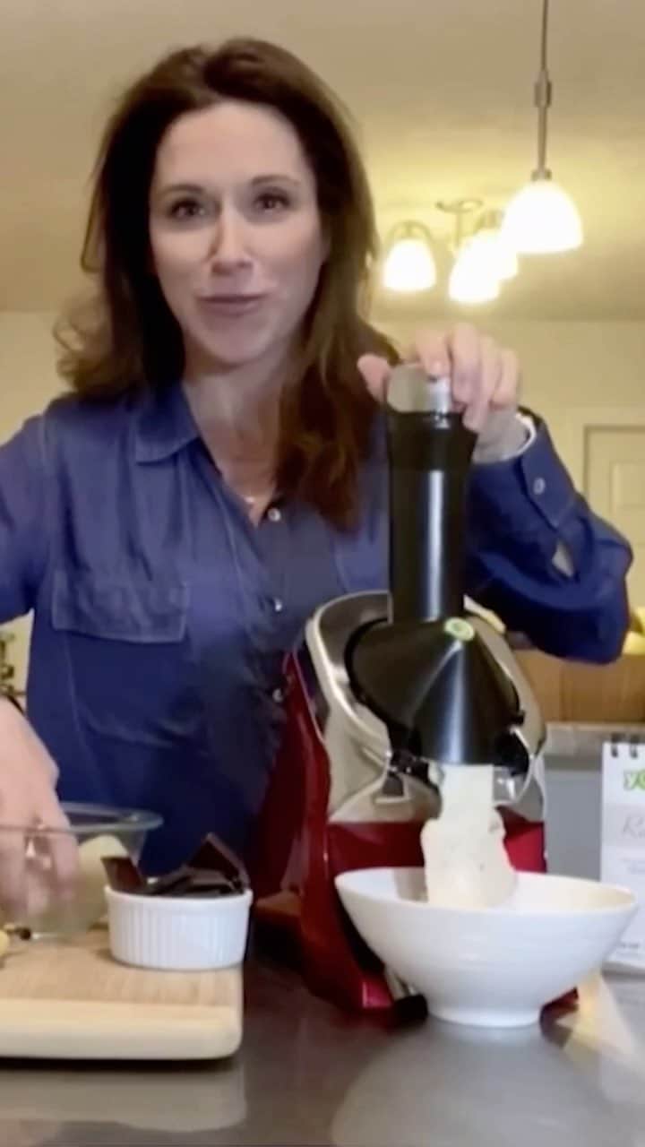 Yonanasのインスタグラム：「Did you miss Yonanas Elite on QVC? Watch this Chocolate Chip Yonanas demo from Yonanas co-inventor @eileenmchale1 that was featured on In the Kitchen with @davidvenableqvc!」