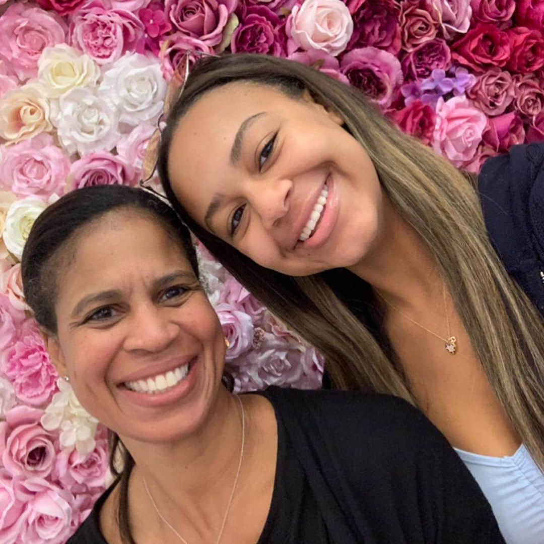 Nia Sioux Frazierさんのインスタグラム写真 - (Nia Sioux FrazierInstagram)「Thank you for showing me how to be strong, confident, and selfless. You are my biggest role model. Happy Mother’s Day. I love you!」5月11日 3時09分 - niasioux