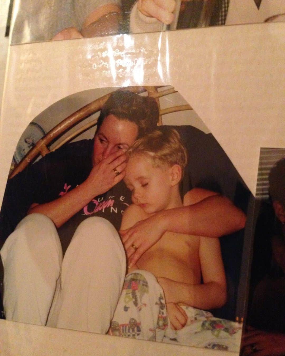ジャン＝リュック・ベイカーのインスタグラム：「Happy Mother’s Day Mom❤️」