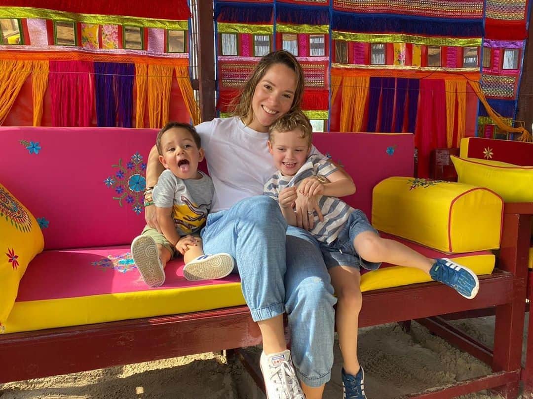 ミゲル・ラジュンのインスタグラム：「Feliz día de las madres guapa, por ser quien eres, y gracias por todo lo que nos das!! . Felicidades @maribellayun @mariferlayun (no tengo foto con uds en el cel 😢, a ver si se aplican 🤣🤣) . Feliz día a cada una de las mamás, gracias por todo lo que nos dan, por ese amor, por ayudarnos a ser quienes somos. . #mothersday #diadelamadre」