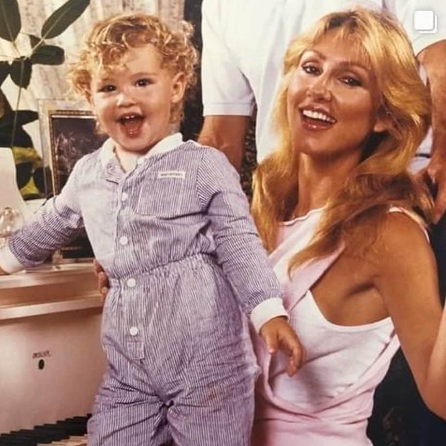 ブロディ・ジェンナーのインスタグラム：「All that I am , or hope to be, I owe it to my angel mother. - Abraham Lincoln. Happy Mother’s Day to the kindest most loving person I know. Love you Mom ❤️❤️ @ltlindathompson」