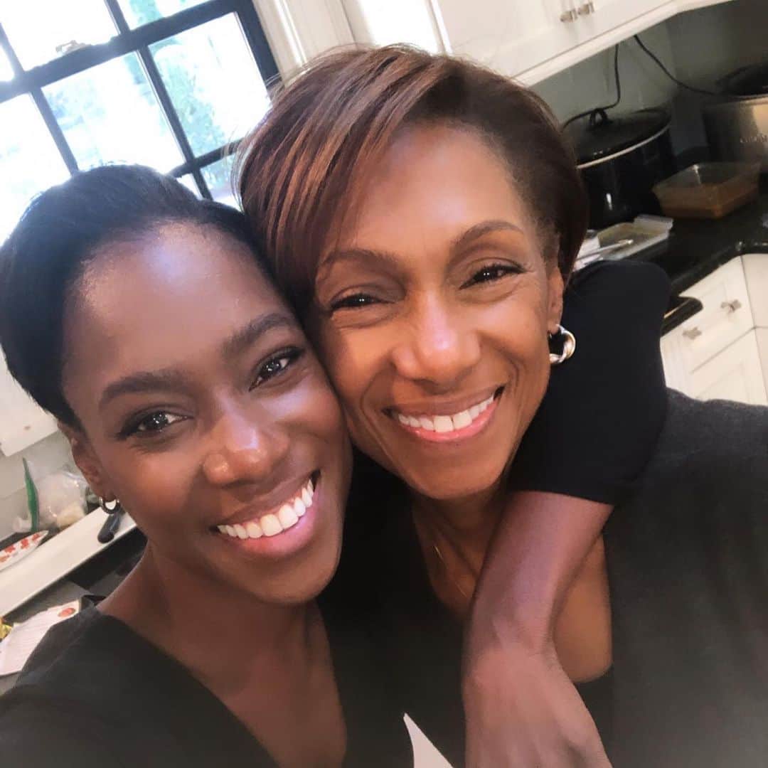 ヴァネッサ・ジェームスのインスタグラム：「Happy Mother's Day @june6026 I strive to be half the woman you are. Thanks for being everything I could possibly ask for in a mother and human being! ❤️」