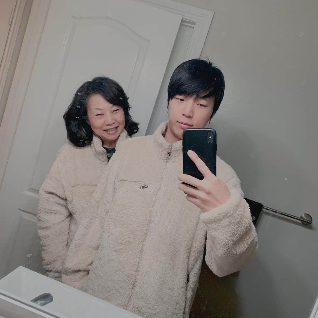 Jun Sung Ahnさんのインスタグラム写真 - (Jun Sung AhnInstagram)「Happy mother's day 😍 I love you the most in this world and you are the BESTEST BEST BEST BEST ❤️❤️❤️❤️❤️❤️」5月11日 4時20分 - juncurryahn