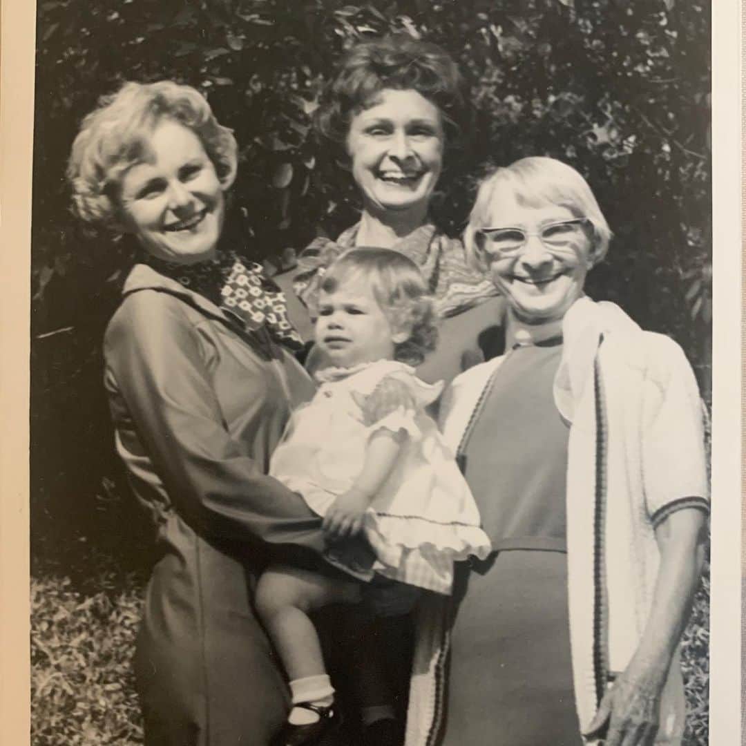 アンドリア・バーバーのインスタグラム：「Proud to carry on this legacy. ❤️#happymothersday」