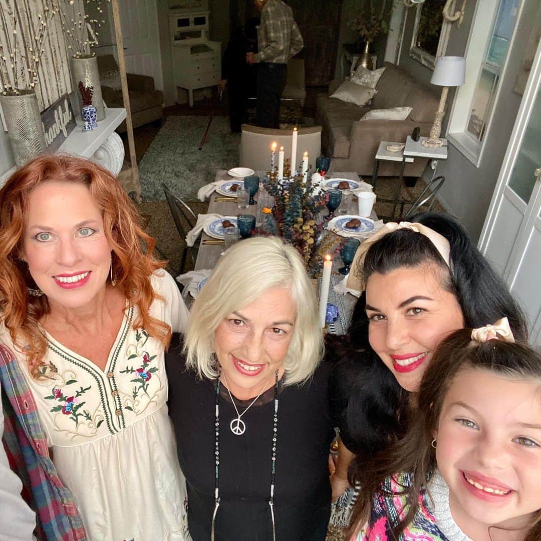 Chadd Smithさんのインスタグラム写真 - (Chadd SmithInstagram)「Happy Mother’s Day to these extremely special ladies! #mothersday #mothersday2020」5月11日 4時33分 - maddchadd