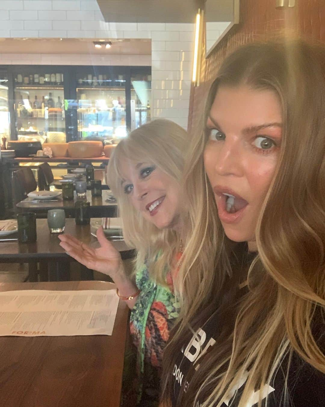 ファーギーのインスタグラム：「Happy Mother’s Day to the best mommy I could ever ask for.♥️♥️ To one day being able to go to a restaurant again!! 🍷🍷🍝🍝」