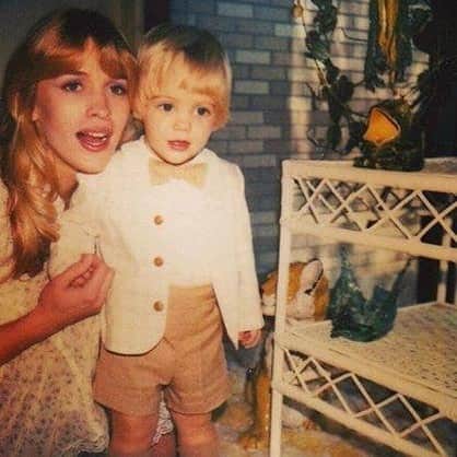 ジョッシュ・ヘンダーソンのインスタグラム：「Happy Mother’s Day to my hero. Love you so much mama that I could never express in words. Thank you for everything you’ve done for me in my life and the love and support you continue to give to me. You are the BEST」