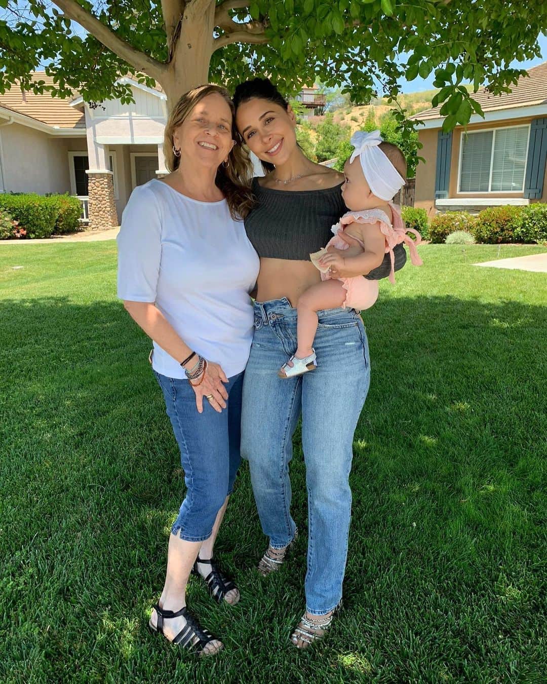 Tianna Gregoryさんのインスタグラム写真 - (Tianna GregoryInstagram)「It’s my first Mother’s Day and I couldn’t be more proud to have you as my daughter! Thank you for showing me a new measure of love. You brighten up all of my days. Thank you to my amazing husband for blessing me with my princess and being the best daddy ever. I also want to say happy Mother’s Day to my amazing mom. Thank you for always being loving, caring and guiding me to be who I am today.」5月11日 5時15分 - tiannag