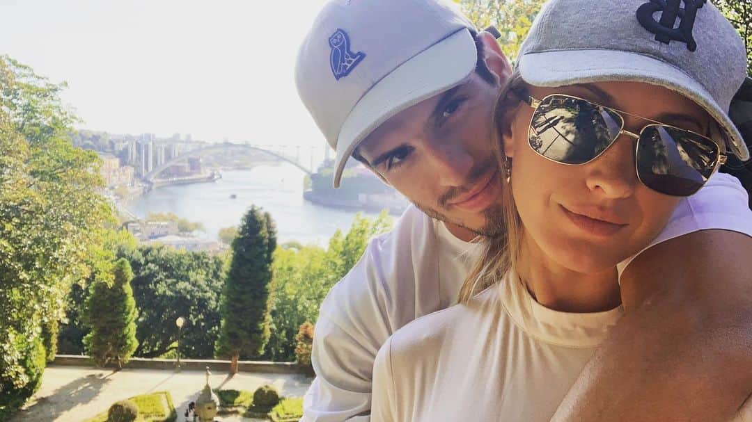 グスタヴォ・ルーカス・ドミンゲス・ピアソンのインスタグラム：「Feliz dia pra todas essas mamães guerreiras ❤️ Em especial pra mais nova do time e pra mais nova vovó! Amo vocês」