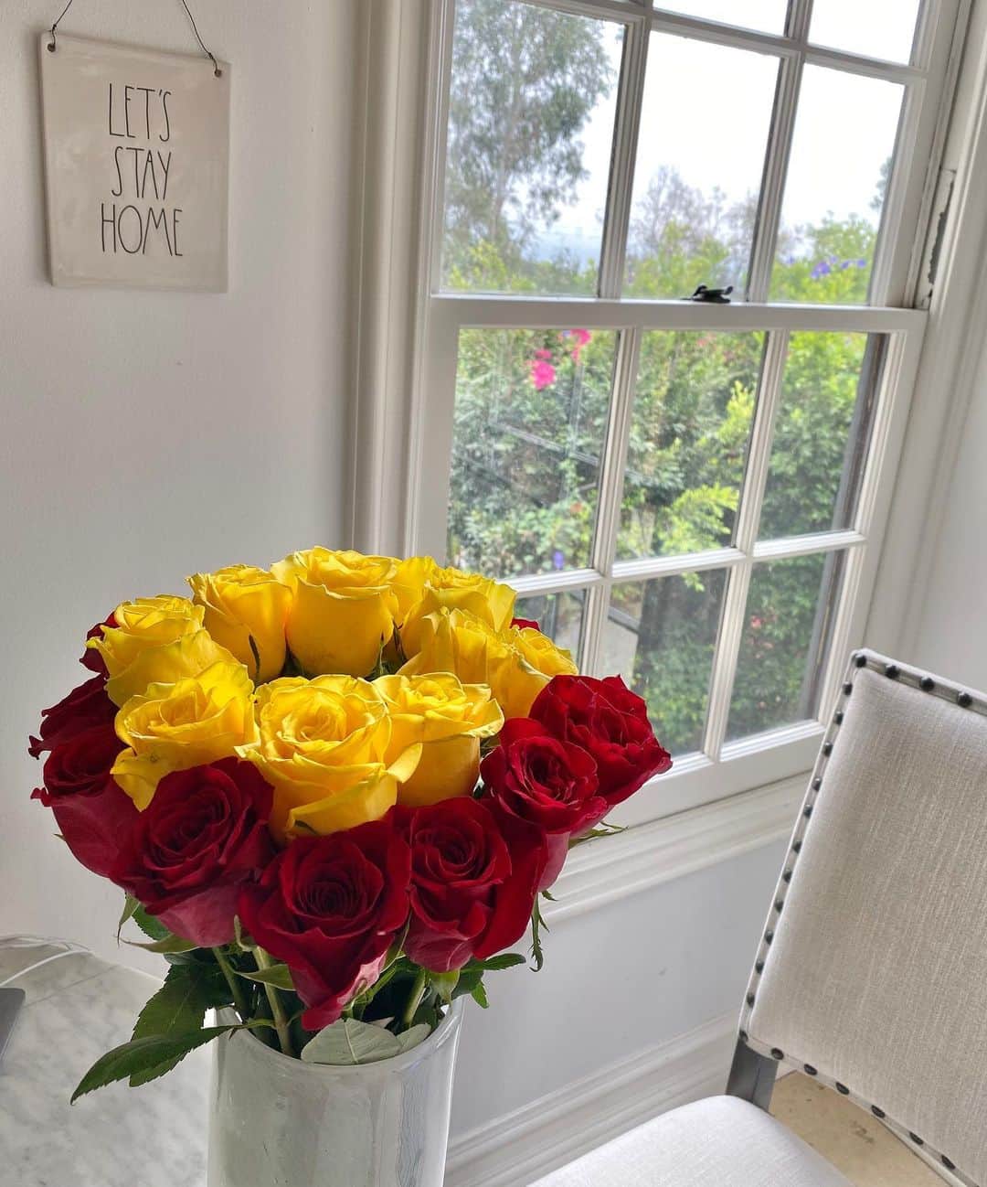 ルピン・ワンのインスタグラム：「Happy Mother’s Day . 祝天下母亲节日快乐，世间所有的爱都敌不过母爱。❤️」