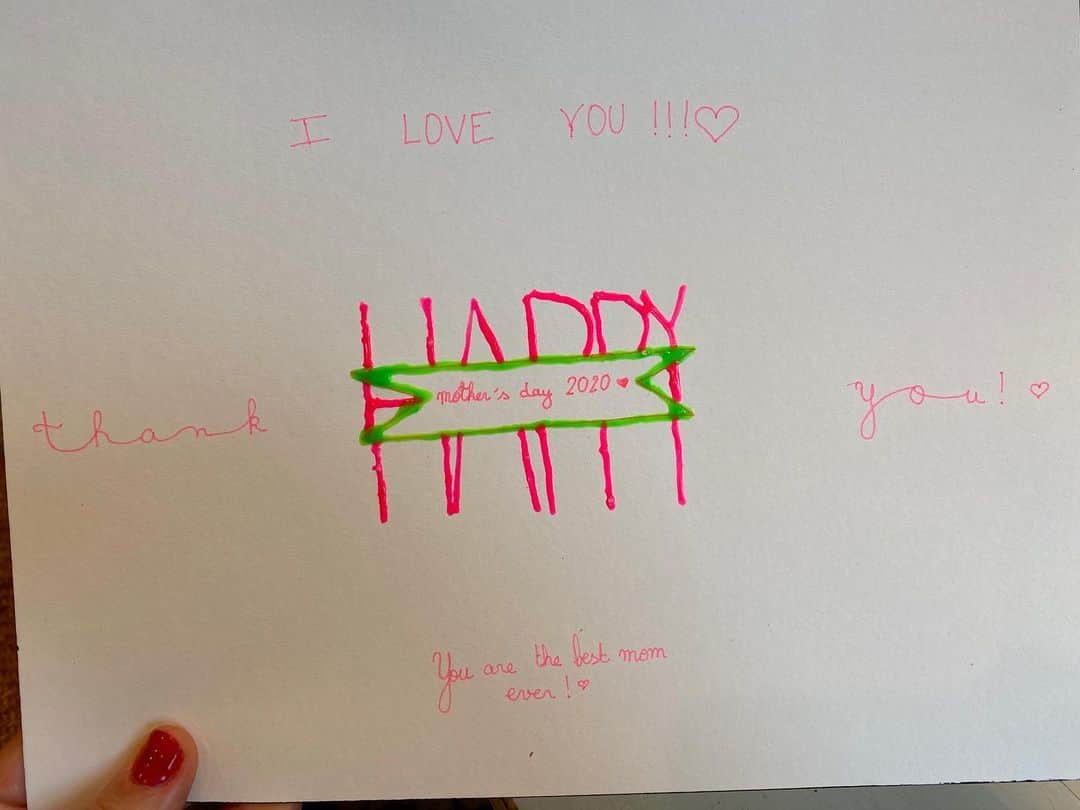 ジェリー・ライアンのインスタグラム：「Feeling so, so loved and lucky this Mother’s Day. I wish the same for all of you amazing moms! 💖💗💖」