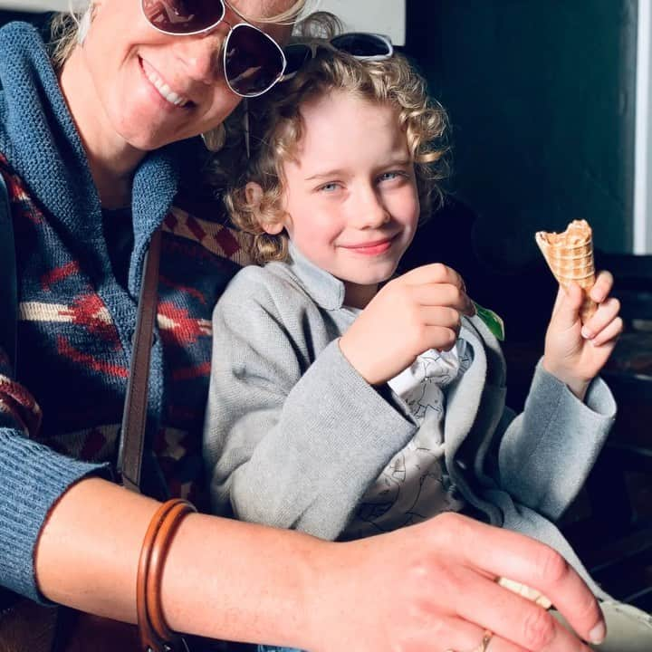 シェイ＝リーン・ボーンのインスタグラム：「Happy Mother’s Day to all you Beautiful Mom’s in the World, here’s a song from our son Kai. ❤️🙏✨ #mothersday #love #motherearth #peace @kaibourneturok」