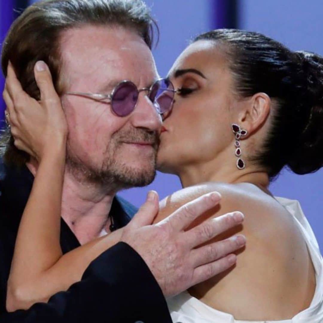 ペネロペ・クルスさんのインスタグラム写真 - (ペネロペ・クルスInstagram)「Happy birthday to one of my favorite people in this world! Bono is 60 today. ❤️❤️❤️❤️❤️❤️❤️❤️ Feliz cumpleaños mi querido amigo!! ❣️」5月11日 5時54分 - penelopecruzoficial