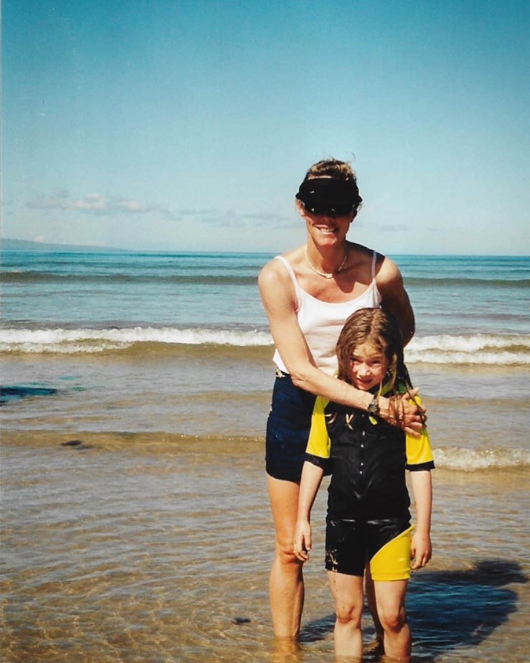 ミカエラ・シフリンのインスタグラム：「Happy Mother’s Day ~ If someone asked me a year ago what life might look like today… hah🙄. This year has given us a million reasons to give up. But we don’t. Why? I don’t really know. What is our “why”? Been thinking about that lately. Skiing? It’s bigger than that. But my life has really revolved around skiing for 25 years so what could be bigger than that? Family. Family is bigger than that. And families are hurting right now. Our family is hurting right now. The list of what we have lost has gotten a LOT longer in too short of a time. And feeling that hurt is just... awful. So we push that aside and focus on other things. Important things. Anything. But in the moments when we feel something, it’s not just sadness—it’s anger. This is NOT FAIR. And it is wayyyy too easy to get caught up in thinking about how unfair everything is, but that won’t change it. But something that you have showed me my entire life, more-so since October, and wayyy-more-so since February is that sometimes you don’t need to have a “why”. Sometimes you just *do*, and you’ll figure out the “why” a little bit later. In the meantime, get up and step forward. Appreciate what you still have. Because even though the list of what we lost feels so flipping long, the list of we have is somehow still longer.  So on this Mother’s Day I want to thank you for a few things… first for making me cry in writing this because maybe for this moment, feeling something is better than feeling nothing. Thank you for standing by my side, always. And especially in these past months, thank you for continuously reminding of what we still have; of what I still have. I have you, I have Taylor, we have each other. Thank you for being my why.」