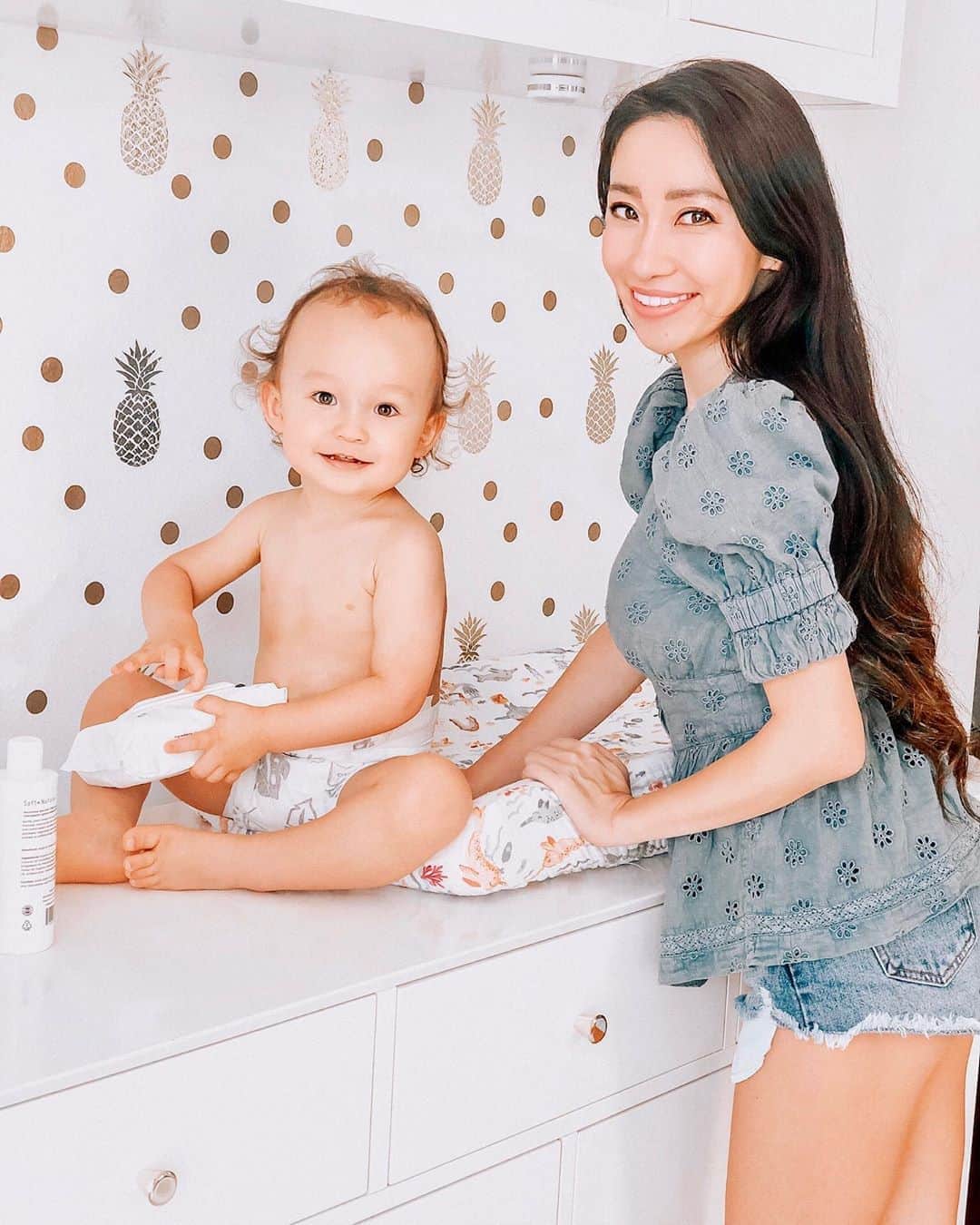 春名愛海のインスタグラム：「Happy Mother’s Day to all the mothers in a world 🥰❤️ My dear Leo, thank you for making me a mom, I love you to the moon and back🚀💫 母の日💐 ママにしてくれてありがとう🥰 このまま健康で素直に育ちますように☺️ . . . #mothersday #happymothersday #love #ファッション #时尚 #패션#japanese  #asian #boymom #happy #lalife #influencer #momlife #losangeles #japnesemodel #ロサンゼルス #カリフォルニア #ママスタ #子育てぐらむ #海外生活 #撮影  #ママリ  #ママライフ #photoshoot #バイリンガル #バイリンガル育児 #母の日」