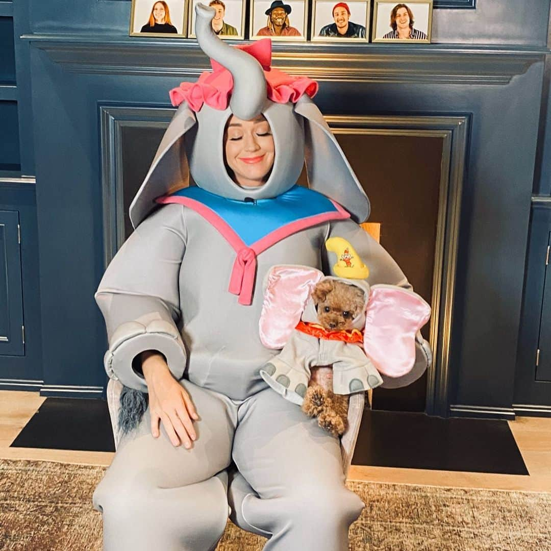 ケイティ・ペリーさんのインスタグラム写真 - (ケイティ・ペリーInstagram)「I SEE NO DIFFERENCE! 🐘  Have you HERD? It’s the best night of the year - Disney Night/Mother’s Day, and we’ve got a whole trunkful of ❤️👶🏼 for you! I’ll be on Facebook Live at 6:30p ET (3:30p pacific) to answer all of your questions about #AmericanIdol, and then don’t forget to tune in to @abcnetwork at 7p/6p Central for an ele-phantastic #DisneySingalong and roll straight into the Top 7 reveal singing their favorite Disney songs and mom tributes 😩」5月11日 6時05分 - katyperry