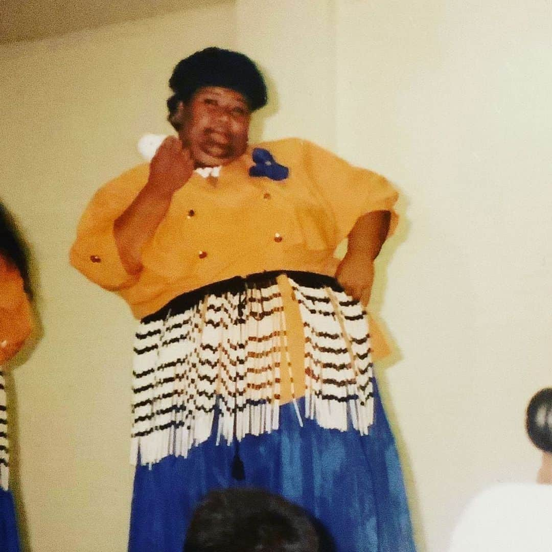 バレリー・アダムスさんのインスタグラム写真 - (バレリー・アダムスInstagram)「I received this picture last night of my mum which, I have never seen before. I remember this day. It was a Maori cultural appreciation performance at a relief society évent. #memories #isileli1stward #RIL」5月11日 6時06分 - valerieadams84