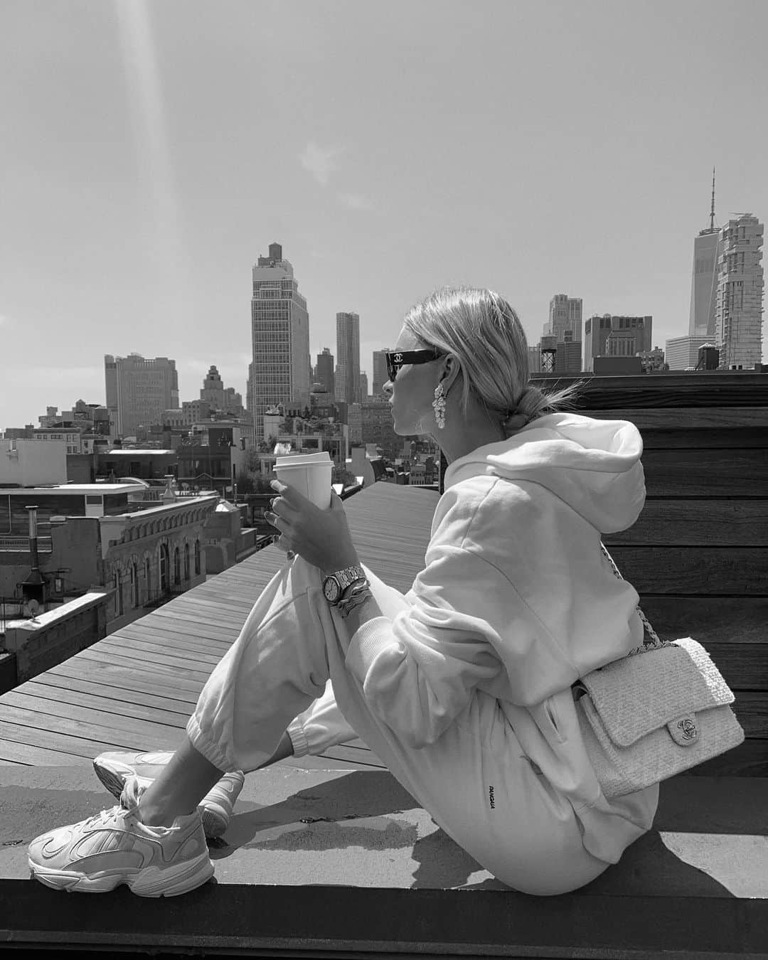 エルザ・ホスクさんのインスタグラム写真 - (エルザ・ホスクInstagram)「Day 4 @voguemagazine rooftop coffee break 🍏」5月11日 6時08分 - hoskelsa