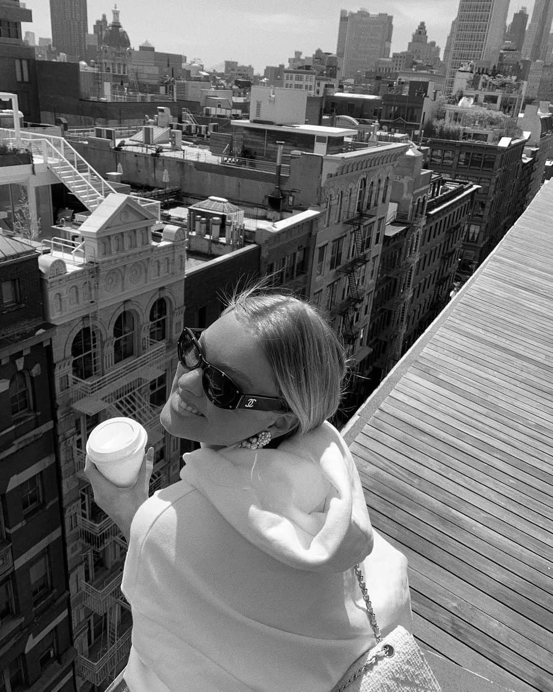 エルザ・ホスクさんのインスタグラム写真 - (エルザ・ホスクInstagram)「Day 4 @voguemagazine rooftop coffee break 🍏」5月11日 6時08分 - hoskelsa