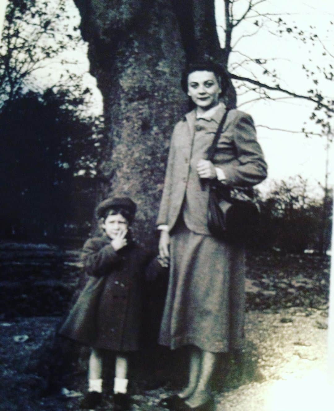 マギー・ジレンホールさんのインスタグラム写真 - (マギー・ジレンホールInstagram)「My Mom, and my Grandma Ruth ❤️」5月11日 11時37分 - mgyllenhaal