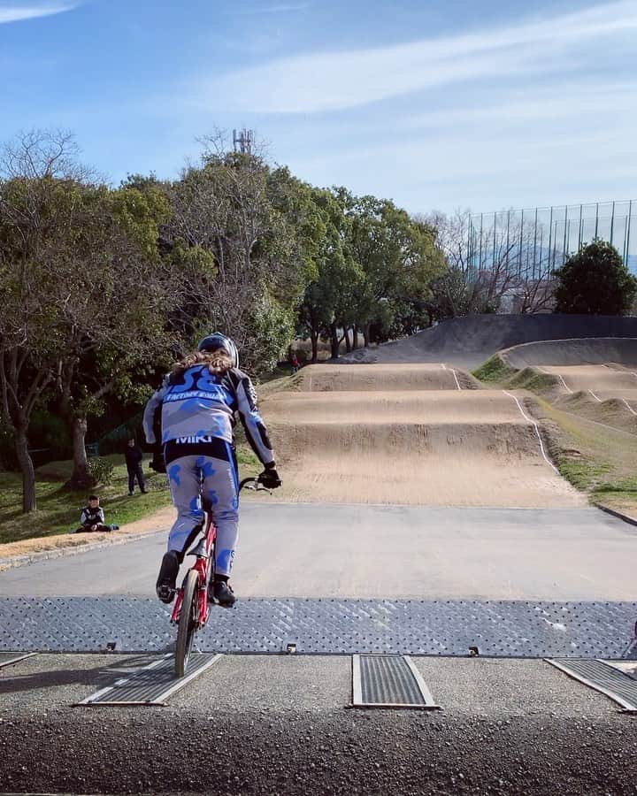 飯端美樹のインスタグラム：「🚲💨 #mondaymotivation」