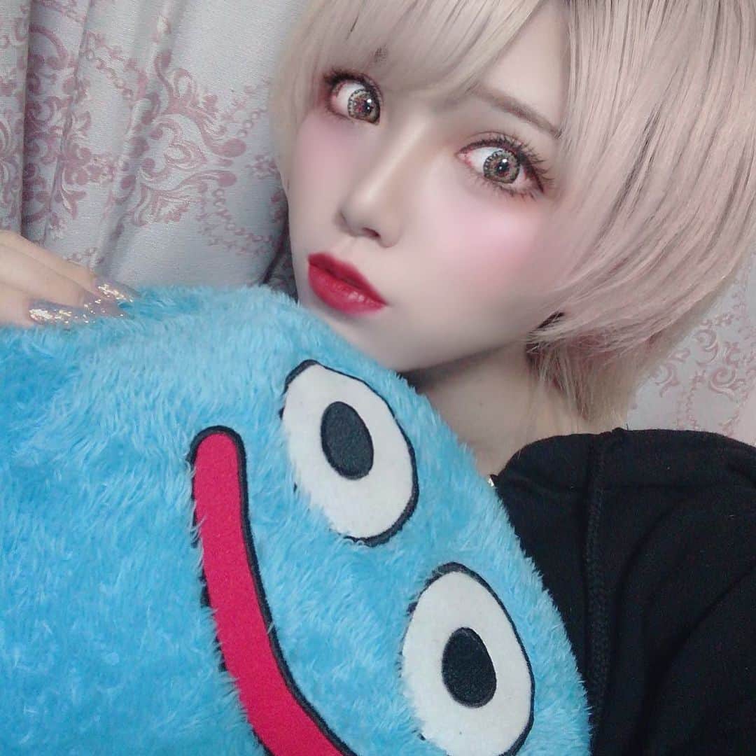 侑季美怜のインスタグラム：「その日ひょっとしたら運命の人に出会うかもしれないでしょ？その運命のためにもできるだけ可愛くあるべきよ。 ・ ・ せっかく女性に生まれたのだから恋もファッションも楽しみたい。外見も中身も美しくいるために自分を自分を磨き続ける。そうすれば、いつどんな運命に遭遇しても、自信を持って向き合うことができる。女性であることをめいいっぱい楽しみたい。 ・ ・ ・  #金髪ショート #ショートヘア　#ミニーショート　#金髪　#ハーフ　#韓日ハーフ　#モデル　#美人　#女優　#東京　#beauty  #girl #japanese #セクシー　#可愛い　#美脚　#谷間　#キャバ嬢　#キャバ　#おしゃれ　#ファッション　#ブランド　#美容　#エステ　#ネイル　#ヘアモデル　#脱毛　#ダイエット」