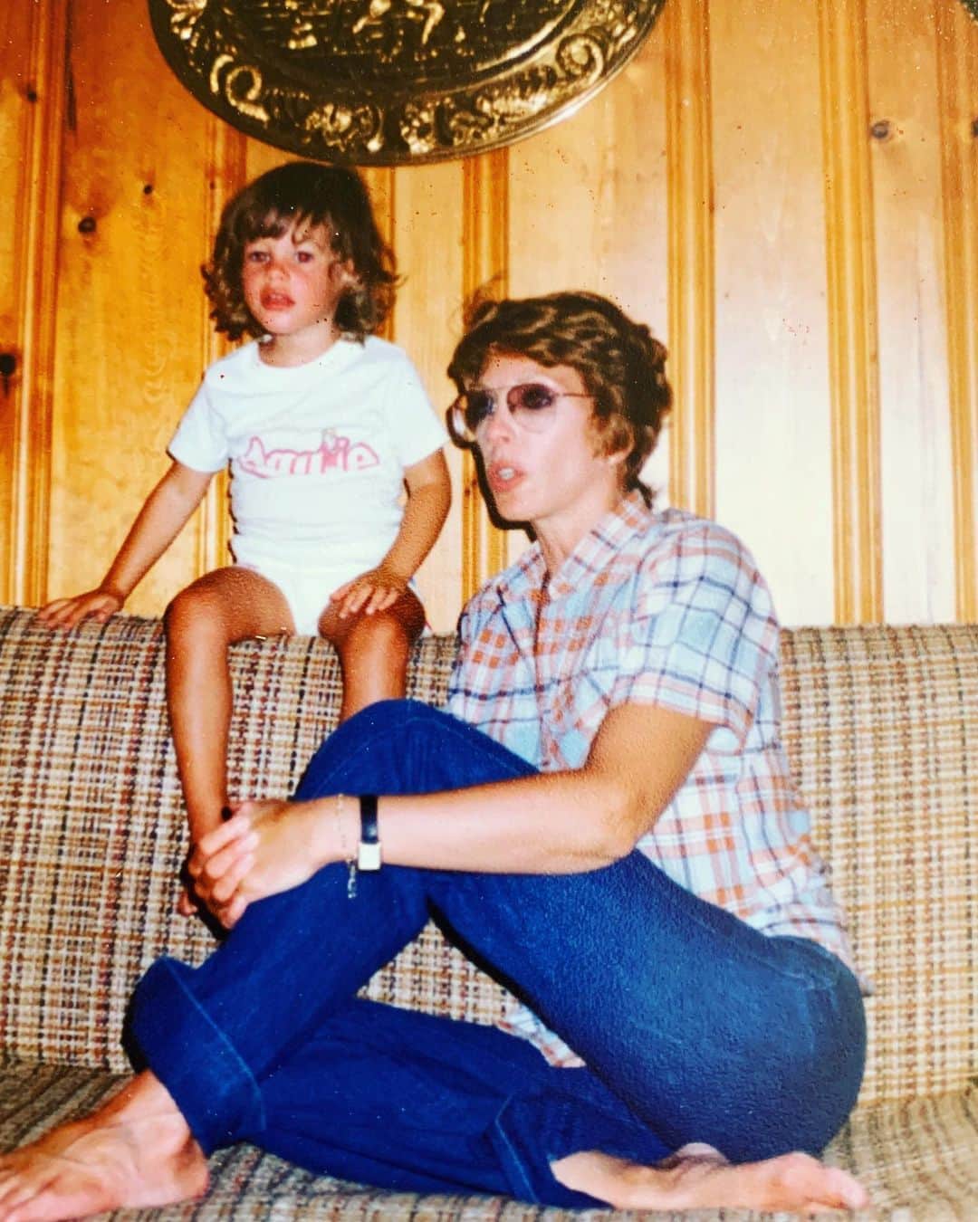 キャサリン・メーニッヒのインスタグラム：「To my one and only, who has rocked the same haircut for 50 years and only wears tinted glasses. Happy Mother’s Day」