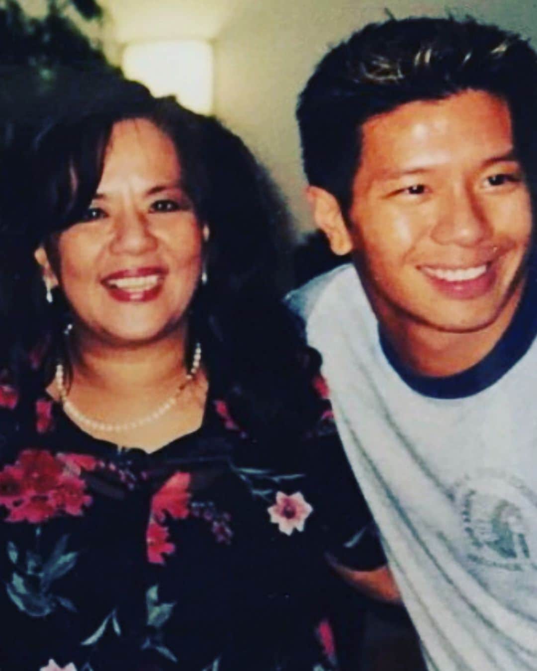 レジー・リーのインスタグラム：「I love my mama. The epitome of compassion and strength. Thank you for always fighting tooth and nail for your boys. You are the fiercest mama bear on the planet. You loved me even through the blond tips for #fastandthefurious .  Happy Mother’s Day ! And Happy Mama’s Day to all the fierce, strong, compassionate moms out there. You are a gift. #nothinlikeamamaslove」