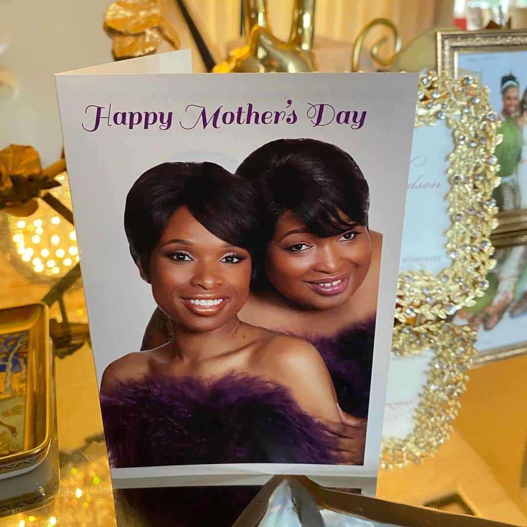 ジェニファー・ハドソンのインスタグラム：「Thank u @wallybean1 @toniocoke and my munch for a beautiful Mother’s Day brunch ! You never know just how much your mother truly loves you , until you have a child to love ! Happy Mother’s Day to all the beautiful mothers out there !」