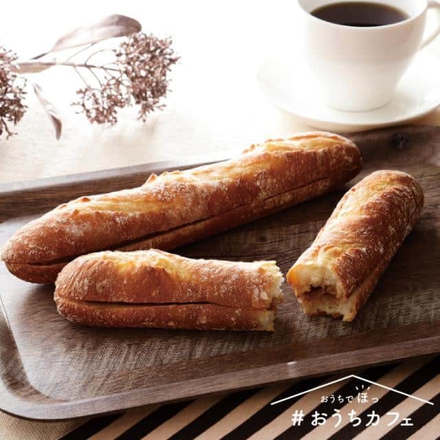 ローソン さんのインスタグラム写真 - (ローソン Instagram)「マチノパン の「コーヒーのフランスパン」が発売中です♪フランスパンと濃厚なコーヒークリームがよく合います(^^) #ローソン #おうち時間を楽しく  #おうちカフェ #マチノパン #LAWSON #フランスパン #パン #コンビニパン #パンスタグラム #パンのある暮らし #パン活 #朝食 #朝ごパン #ランチ #bread #lunch #cafe #japanesefood #instagood #foodstagram #foodpics」5月11日 7時00分 - akiko_lawson