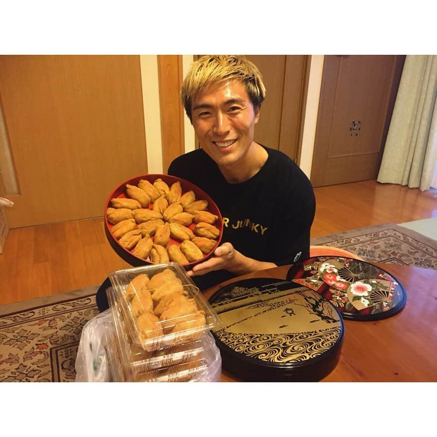 北野貴之さんのインスタグラム写真 - (北野貴之Instagram)「上手くできました。 母の日ということで、初めて作りました。 北海道はおいなりのなかに、さくらでんぶが入ります🌸  昨日の言葉: 全員が母親から命を頂いて、今日この場にいるということ。母親が子供に与える影響は大きい。 「10億の人に10億の母あらむも 我が母にまさる母ありなむや」 「民族の将来は、お母さんにどう育てられたかである」  母の愛はとんでもないということ。 “母は愛の座”」5月11日 7時00分 - takashi_kitano