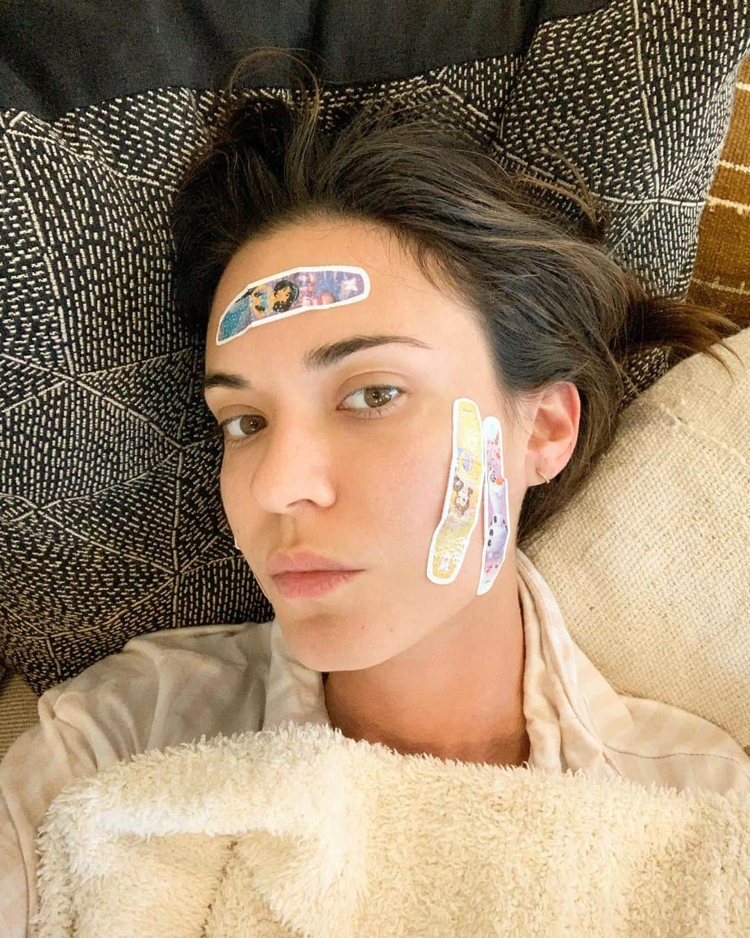 オデット・アナブルさんのインスタグラム写真 - (オデット・アナブルInstagram)「This is 35. I woke up like this. Charlie Mae- I wouldn’t have woken up like this, on day 28374749 of quarantine, if it weren’t for you. For these band aids. They ripped the hairs off my face and honestly, I was more grateful for those sticky band aids today more than ever, and it’s because you made me a mama. You are perfect, I love you. I celebrate all of the moms out there. Being a mom looks different for everyone and I salute you ALL. What a day to have a birthday. ❤️」5月11日 7時08分 - odetteannable