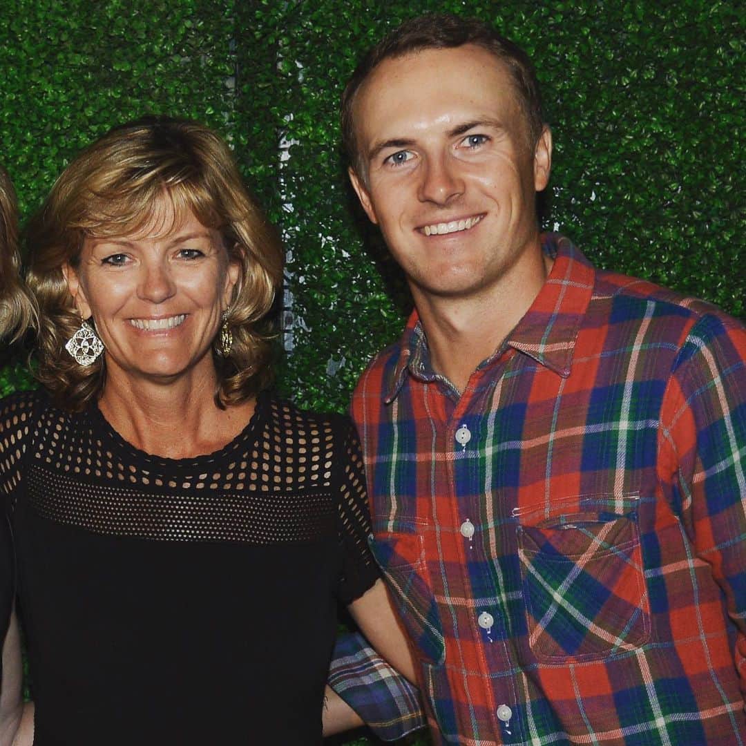 Jordan Spiethのインスタグラム：「From day one on the course but most importantly off the course as well, she’s always been there to support us.. happy Mother’s Day Mom!! Joining @ATT effort of staying #ConnectedTogether this Mother’s Day... #ATTAthlete」
