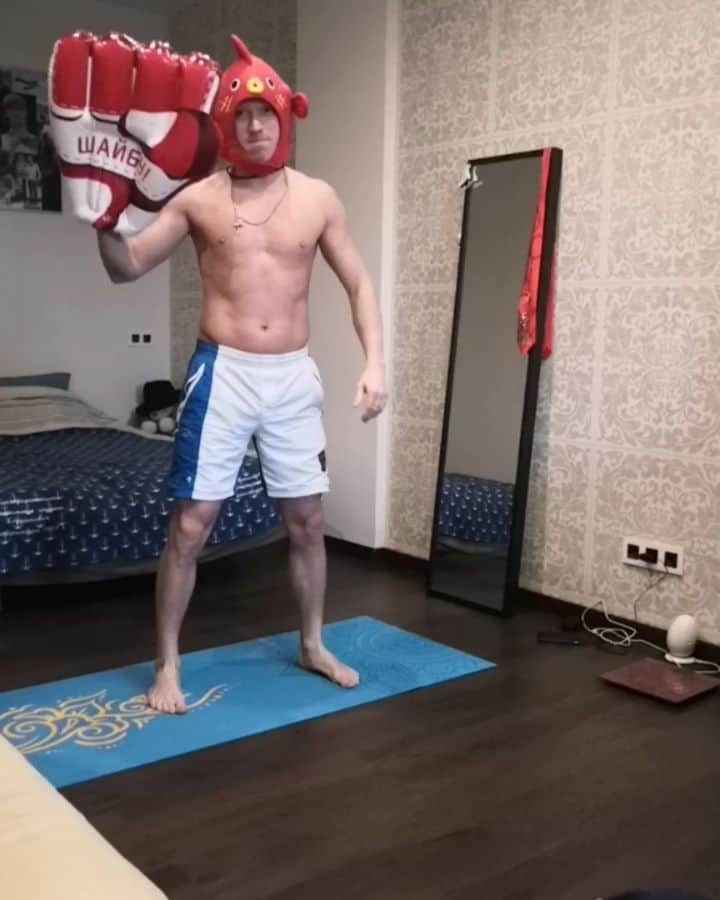 のインスタグラム：「Туры с усложнениями) #тренируемсядомаФКСПб @menshovcamp」
