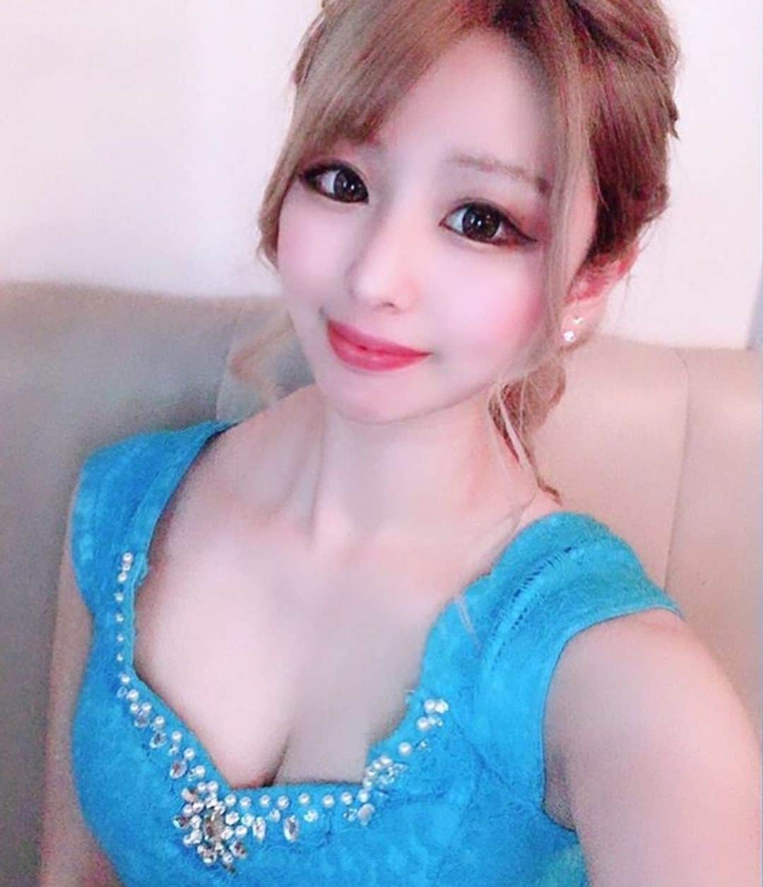 神出鬼没の【キャバ図鑑】のグルメインスタ