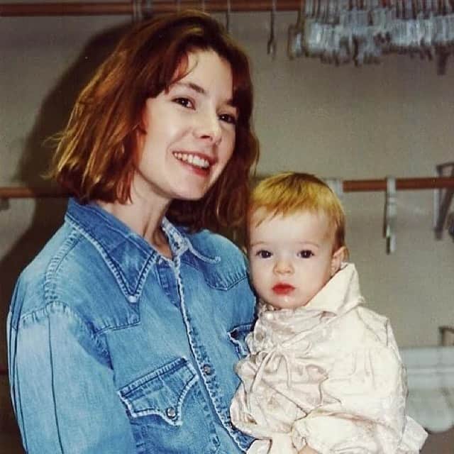 ジェーン・アルドリッジのインスタグラム：「Always the coolest @atlantishome ❤️happy Mother’s Day to all the moms out there!」