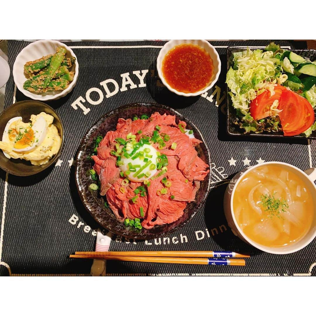 福田琴美さんのインスタグラム写真 - (福田琴美Instagram)「おはよう！ 昨日お肉食べたい欲で ローストビーフ初挑戦してみた。 大成功。めちゃくちゃ美味かった😋 . . . #おうちごはん #ごはん記録  #アスリート飯 #筋肉飯  #ローストビーフ #おうち時間  #自炊 #自炊記録」5月11日 8時18分 - kotomi_fukuda