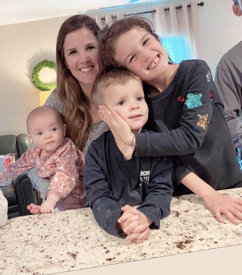 ジェイク・ブリガムのインスタグラム：「Happy Mother Day to the best mom these kids could ever ask for. I love you @taybrigham you are the strongest person I know.」