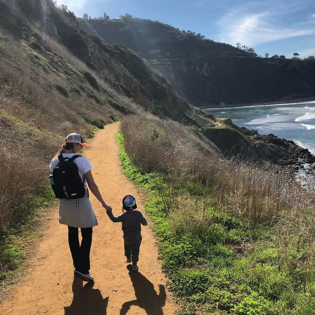 クリスティン・ヒルデブランドさんのインスタグラム写真 - (クリスティン・ヒルデブランドInstagram)「As there always is on Mother’s Day, there’s lots of grief and gratitude swimming around in my heart today. Missing my mama like crazy. But amidst all of all the feelings, one thing is constant; I am so grateful to be  his mama. That he’s mine and I am his, forever and ever. R, you are my greatest gift. Thank you for holding my heart, and for loving me, teaching me and forgiving me every single day. #motherhood #happymamasday」5月11日 8時29分 - _kristinhildebrand