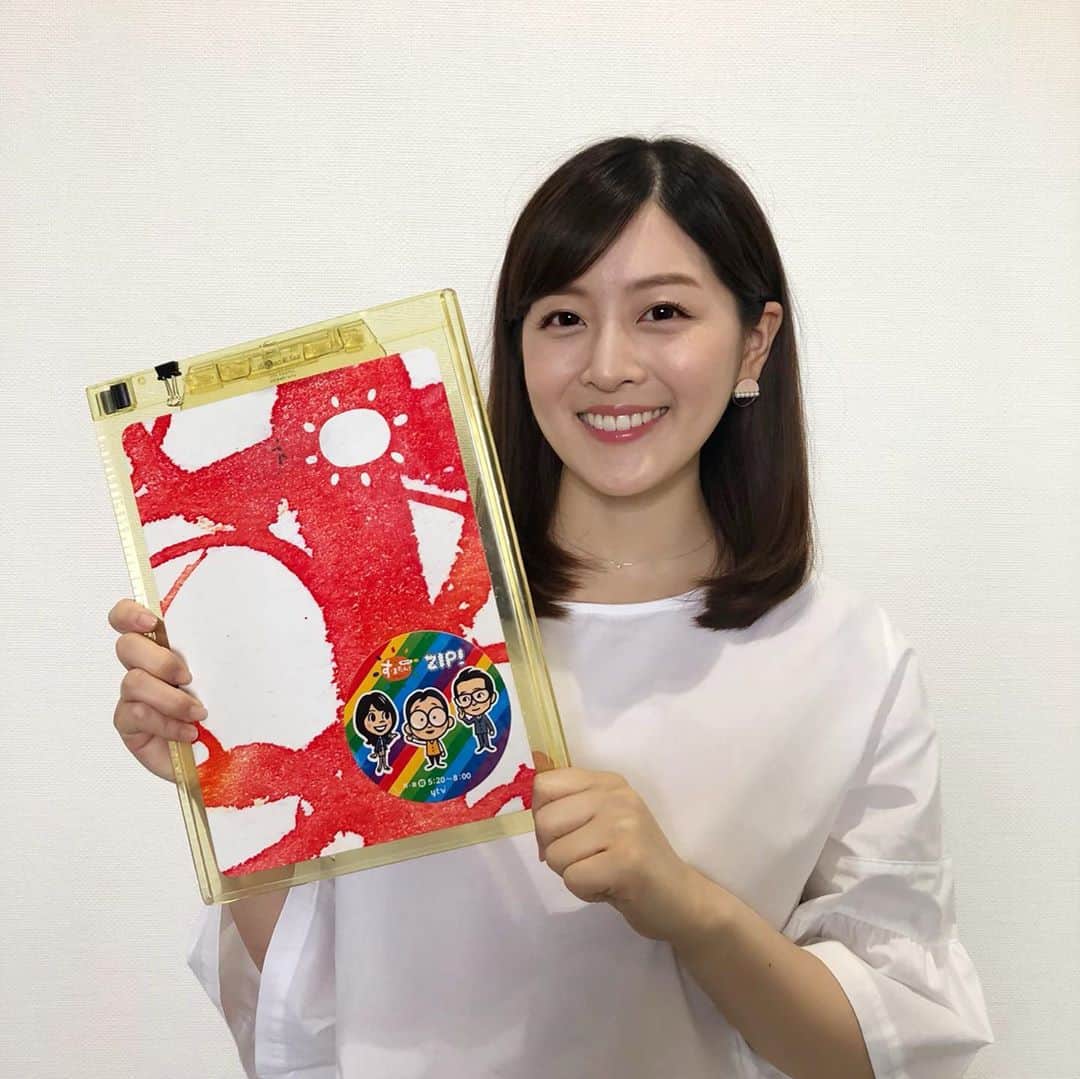 中村秀香のインスタグラム：「今朝は #すまたん ありがとうございました🙇‍♀️ .  本番中に使う、このバインダー！ 裏にはすまたんステッカーが✨ .  本当に、特徴をよく捉えていますよねー☺️！ .  明日も、#すまたん お天気担当です。 よろしくお願い致します！」