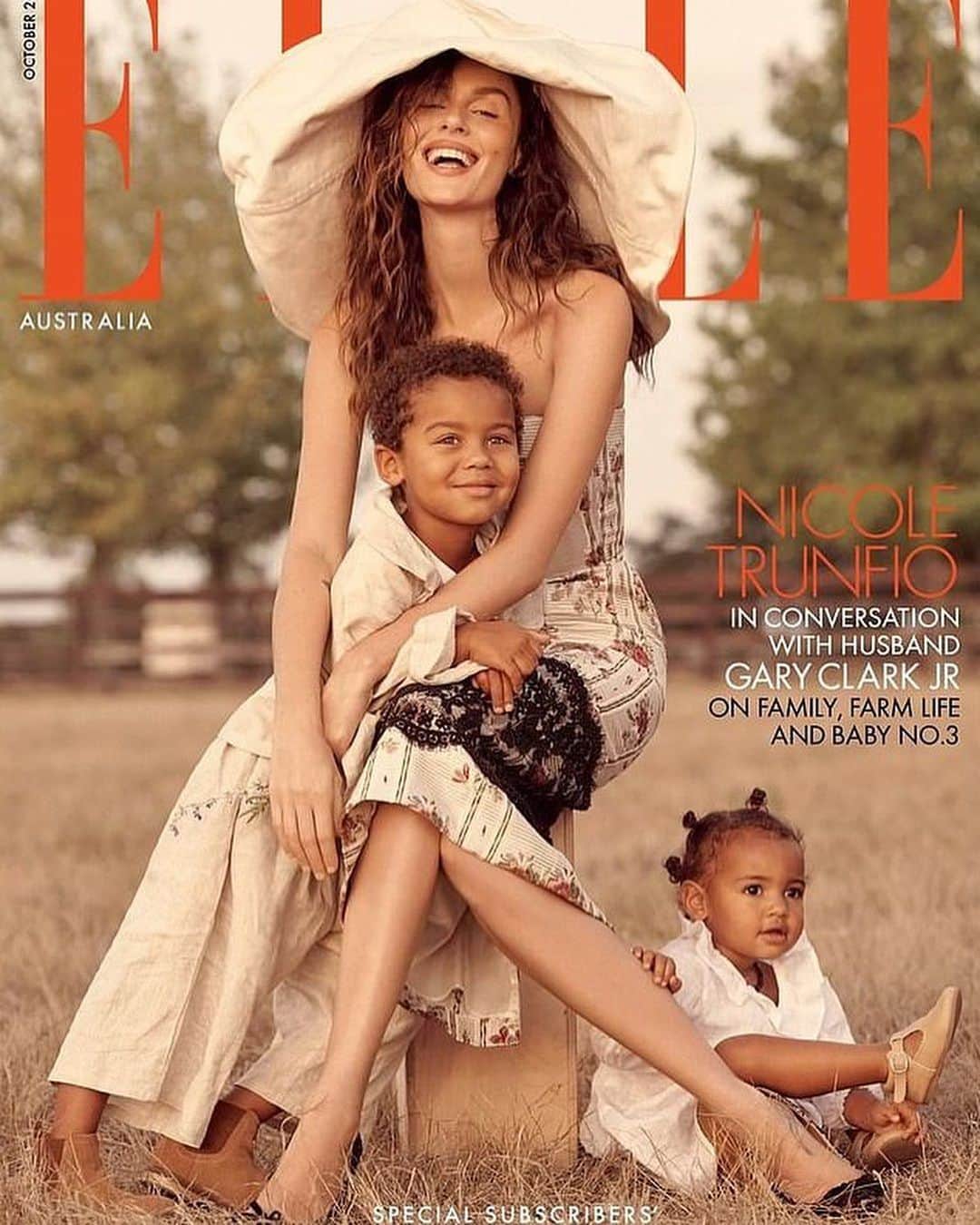 ニコール・トルンフィオのインスタグラム：「My hope is that as mothers we can raise another generation of beings the whole world will be proud of. A generation to heal the world and unite its people. To show our children love instead of hate, empathy instead of anger, tolerance instead of judgement, compassion instead of jealousy, patience instead of greed, gratitude instead of over-confidence, humility instead of ego..... the only way we can do this it to take responsibility as mothers and fathers, that WE are the catalyst, it starts with us. Good parenting = good people. Let’s wake up, tune in and be conscious of every decision we make, not just make them because of what we are expected to by society. A mother knows what is best. A child is a reflection of how they are raised. I learn from my children every day, how I can be better. Being a mother is my greatest challenge and my greatest accomplishment. I love you my babies,  I love watching you grow, just please take a beat, tune in to your intuition and follow your heart 💗💗💗 mama ( @elleaus when I was 3 months pregnant with Ella) #mothersday」
