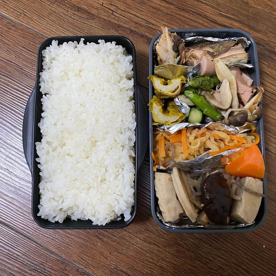 小田幸平のインスタグラム：「今日も弁当🍱持って練習行ってきま〜す。#愛媛マンダリンパイレーツ#弁当#中日ドラゴンズ#読売ジャイアンツ#はげch#切り干し大根#ちくわの天ぷら#イワシの煮付け#ソーセージアスパラ炒め#煮物」