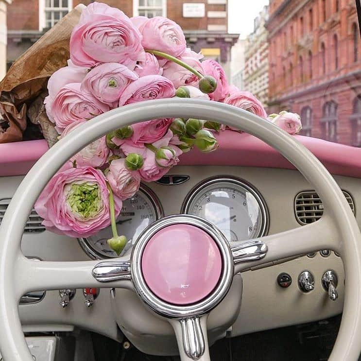 Nissanさんのインスタグラム写真 - (NissanInstagram)「Fresh flowers, delivered to your feed by @lepinkfigaro 🌸Happy Mother's Day! #MothersDay2020 #Nissan #NissanFigaro」5月11日 9時25分 - nissan