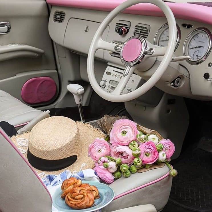 Nissanさんのインスタグラム写真 - (NissanInstagram)「Fresh flowers, delivered to your feed by @lepinkfigaro 🌸Happy Mother's Day! #MothersDay2020 #Nissan #NissanFigaro」5月11日 9時25分 - nissan
