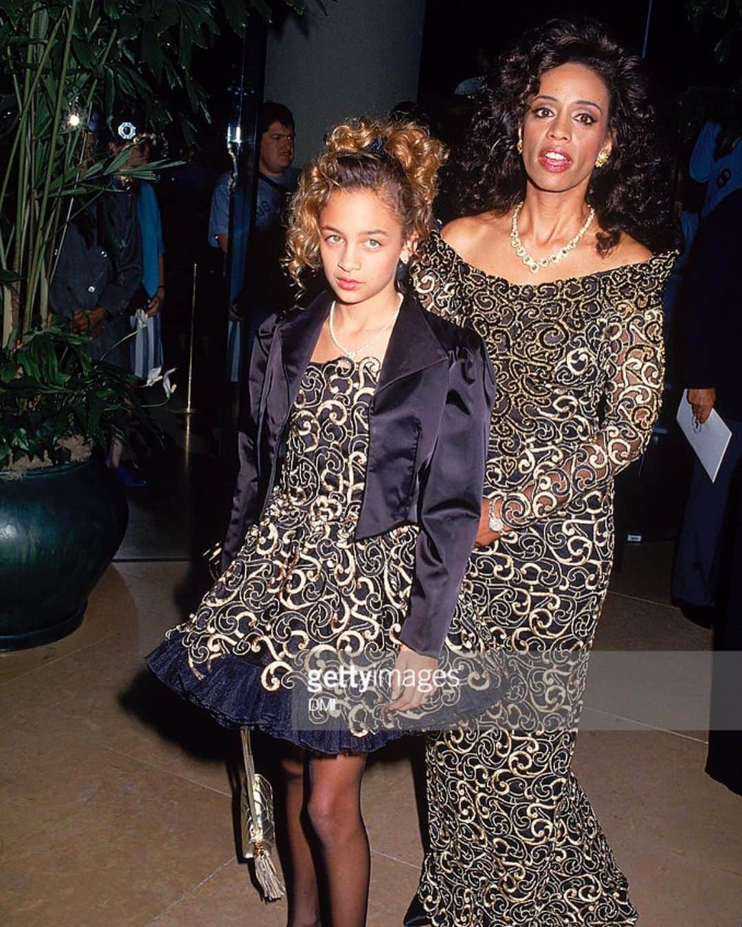ニコール・リッチーさんのインスタグラム写真 - (ニコール・リッチーInstagram)「Dear Mom, I think we would all appreciate a class by you called “How To Slay Every Decade.” I love you ♥️ Happy Mothers Day」5月11日 9時30分 - nicolerichie