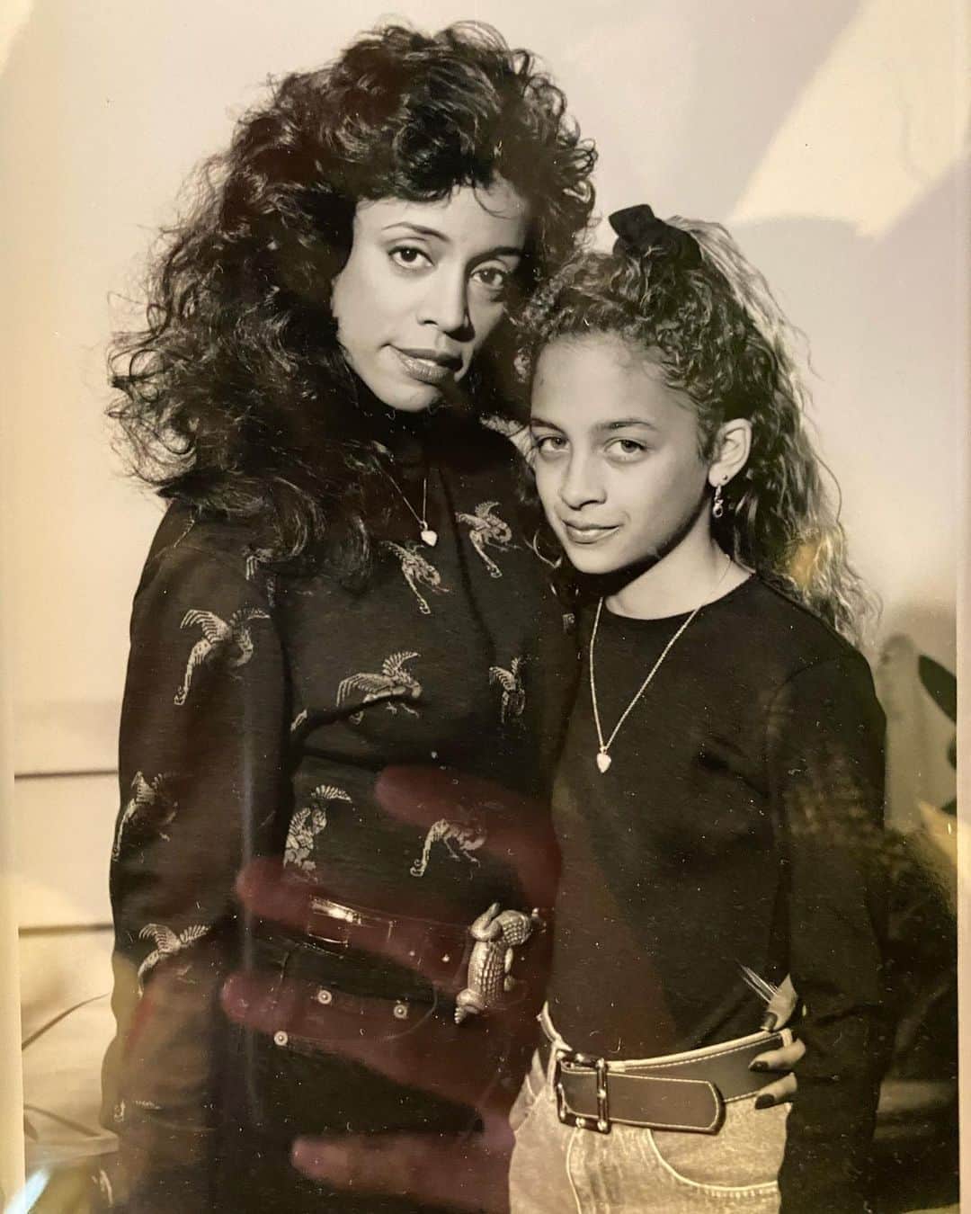 ニコール・リッチーのインスタグラム：「Dear Mom, I think we would all appreciate a class by you called “How To Slay Every Decade.” I love you ♥️ Happy Mothers Day」