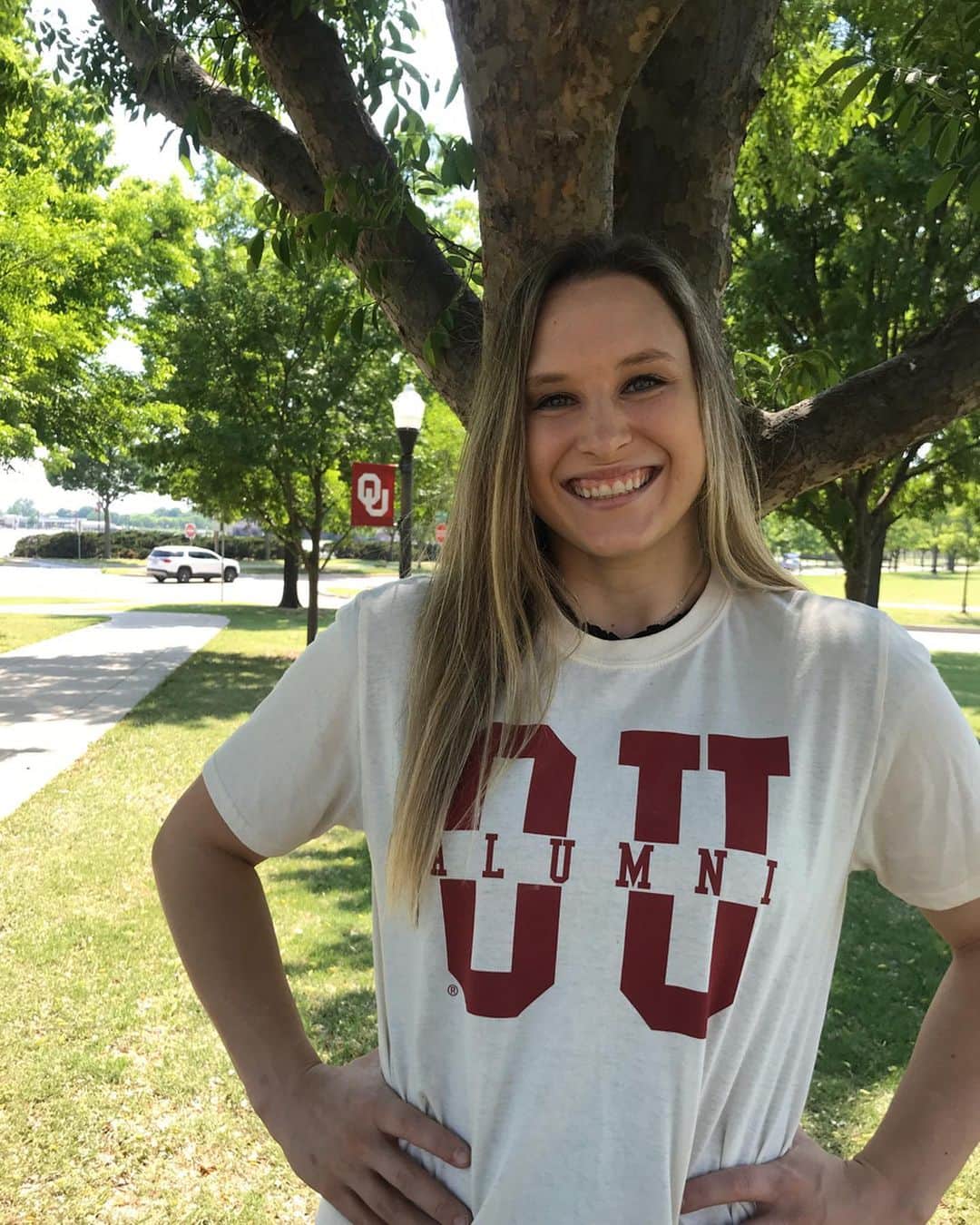 ブレナ・ダウエルのインスタグラム：「Now that I’ve finally turned in that last paper, I can officially say I’m an OU alumni!! I’m so thankful for this university and the amazing memories I’ve had here ✨ BOOMER!!」