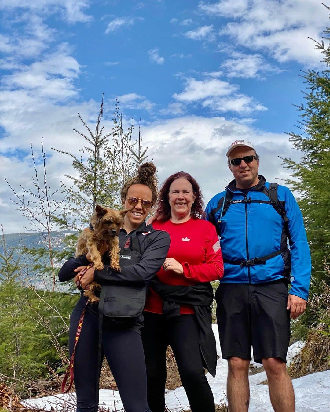 キエラ・スミスさんのインスタグラム写真 - (キエラ・スミスInstagram)「#Revelstoked with mom, dad, and buster ⛰💥 happppyyy mother’s daayy💫💕🥰🌸」5月11日 9時44分 - kierrasmith