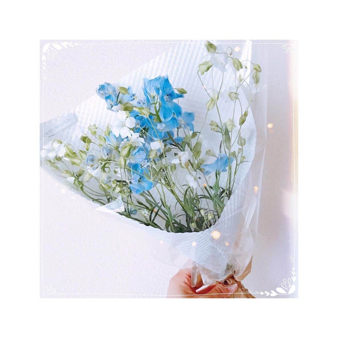 汐川ほたてのインスタグラム：「＊ 母の日にプレゼントしたお花💐 カーネーションより可愛くてこっちにしちゃった꒰*்꒳்*꒱♡ 素敵な色💠💠💠 #母の日プレゼント #母の日 #花束 #お花 #お花のある暮らし #aoyamaflowermarket」